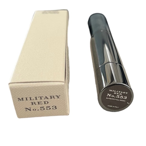 NEW Burberry Full Kisses Lipstick No.553 Military Red - Picture 5 of 8